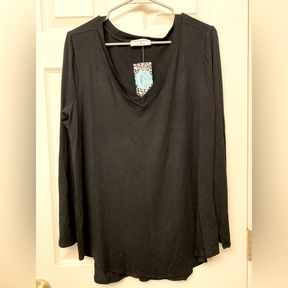 Zenana NWT 1x Black Long Sleeve V-neck Tunic Womens - Picture 1 of 3
